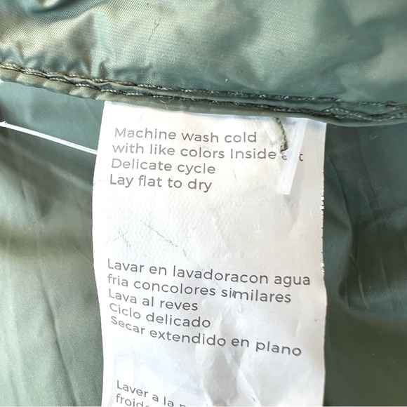 FABLETICS NWT Unisex Smoke Green Large Pockets Lightweight Nylon Puffer Scarf - Picture 16 of 16